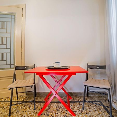 Downtown Quiet Apartment On A Pedestrian Street Atenas Exterior foto