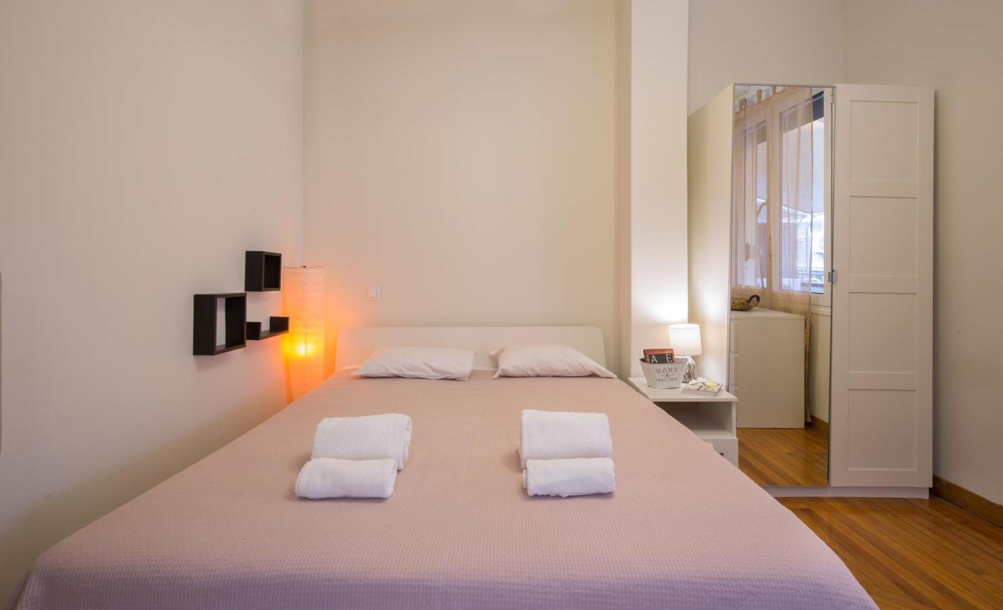 Downtown Quiet Apartment On A Pedestrian Street Atenas Exterior foto